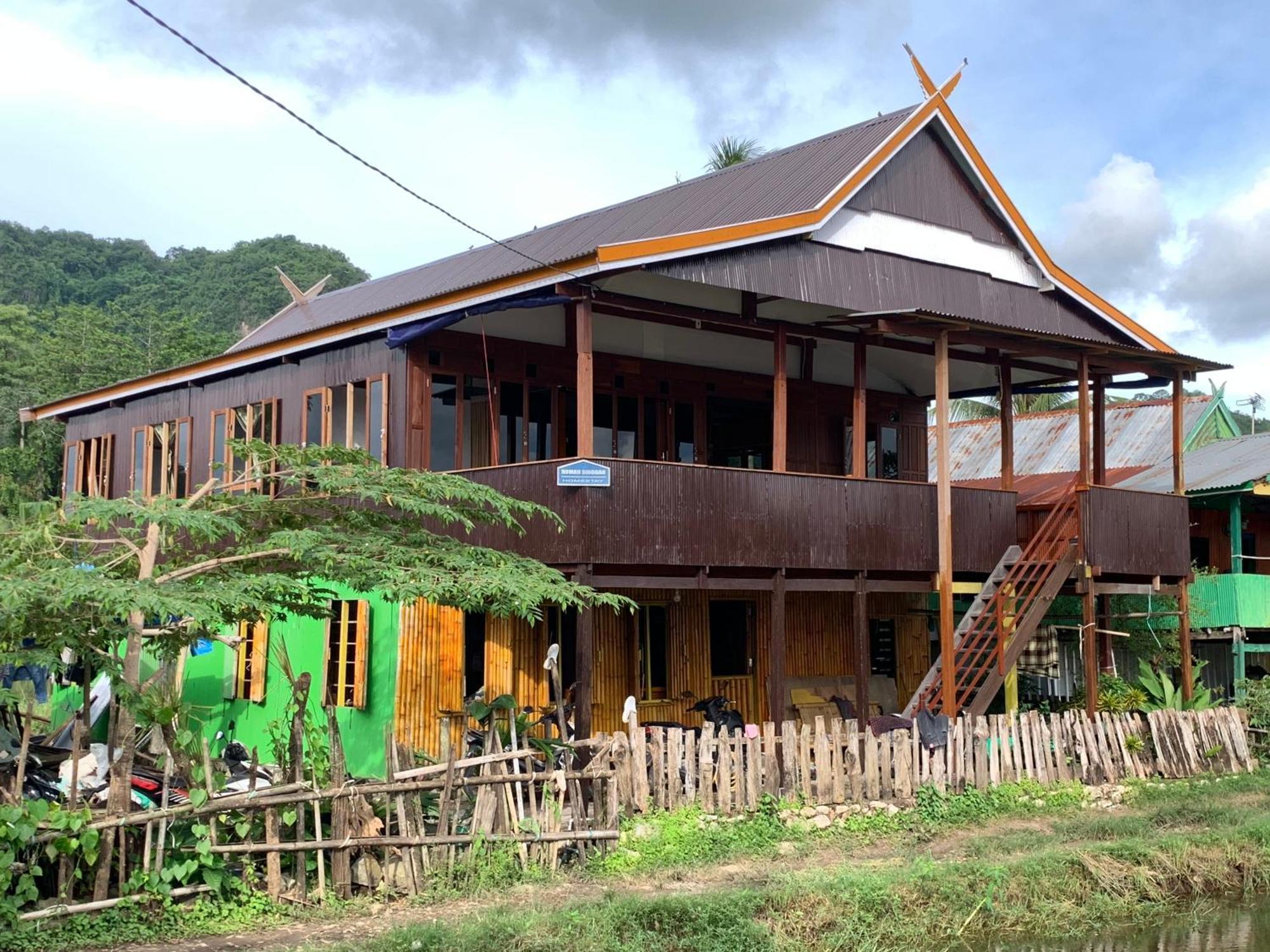 Nasrul House Homestay For Backpackers Maros Exterior photo