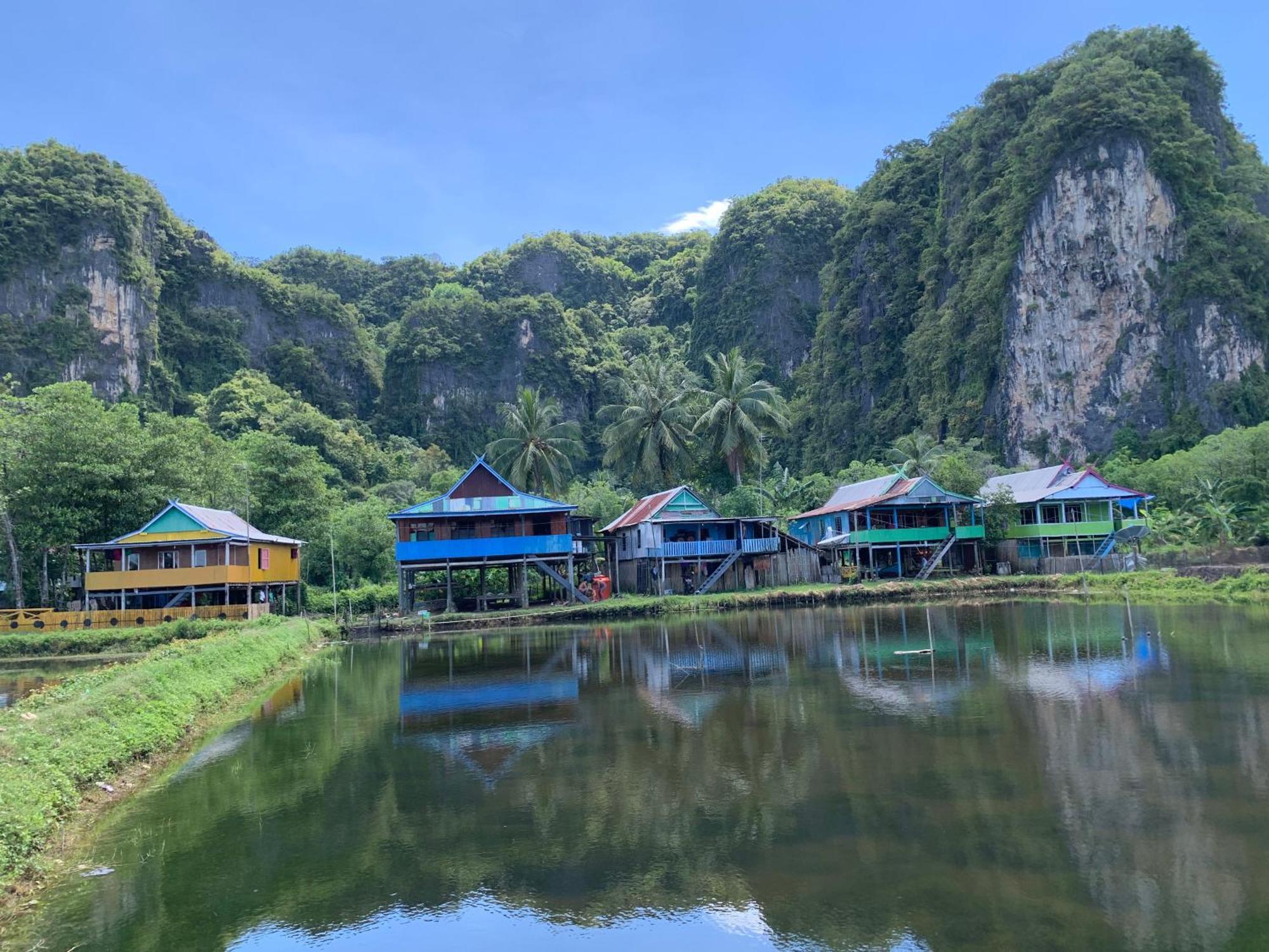 Nasrul House Homestay For Backpackers Maros Exterior photo